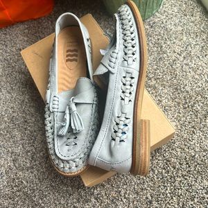 New in box Sperry Newport grey woven loafers, size 7. New in original box!